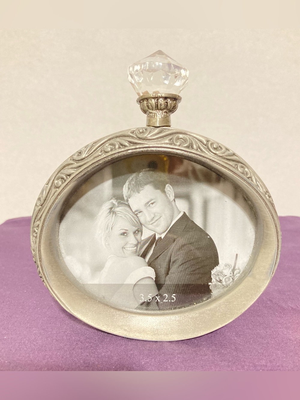 Vintage-Style Silver Oval Photo Frame with Crystal Accent. 3.5”x2.5”